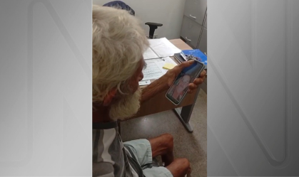 Idoso reencontra família após 50 anos em Guarujá