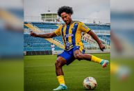 Jogador de futebol é preso suspeito de estupro e extorsão na Bahia