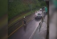 Vídeo: Carro de auto escola perde o controle e atinge motociclista em MG