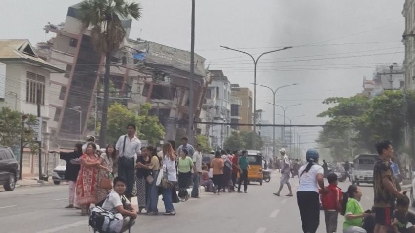 Pessoas correndo em meio a terremoto na segunda maior cidade de Mianmar. • Reprodução/Reuters