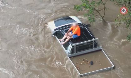 Imagens mostram pessoas ilhadas após passagem de ciclone na Austrália