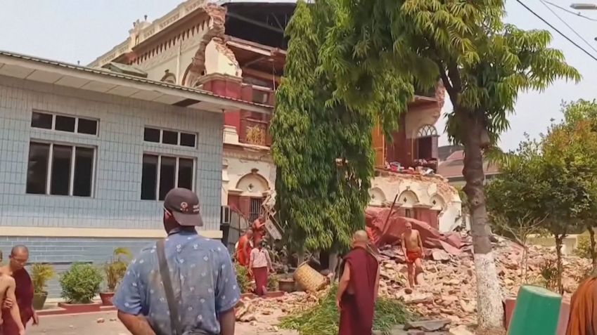 Templo destruído em Mianmar após terremoto. • Reprodução/Reuters