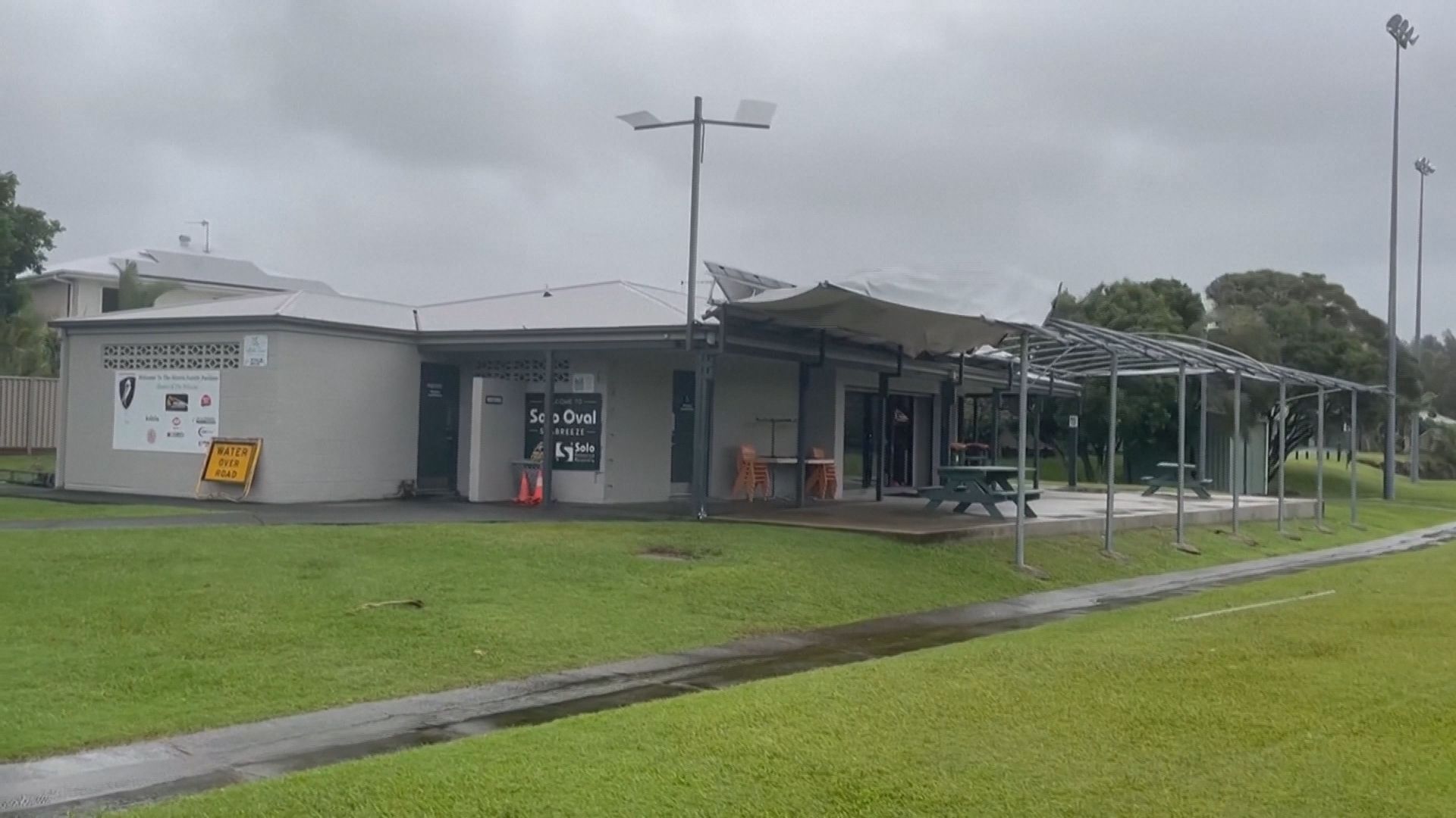 Ciclone Alfred atinge o leste da Austrália