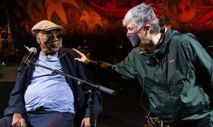 Documentário é para fãs viajarem com Milton Nascimento, diz diretora