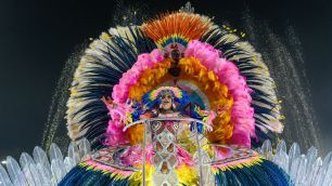 O que esperar do 2º dia de desfiles das escolas de samba do grupo Especial do Rio de Janeiro