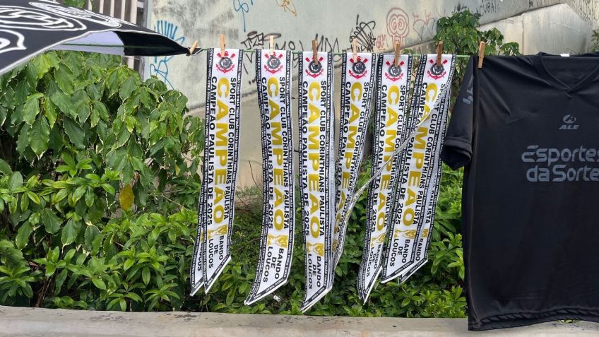 Faixas de Corinthians campeão são vendidas na Neo Química Arena antes da final • CNN