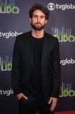 Felipe Ricca, que interpreta Carlos no remake de &quot;Vale Tudo&quot;, durante a festa de lançamento da novela