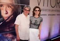 Fernanda Torres vai à pré-estreia de "Vitória" prestigiar a mãe e o marido