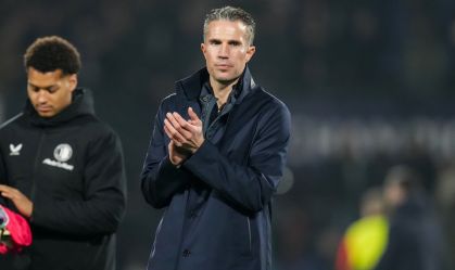 Técnico do Feyenoord, Van Persie acredita em virada na Champions League