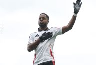 Ex-Flamengo marca, Fulham vence sonha com Champions League