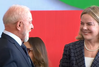 Gleisi defende Lula e repudia críticas a fala: "Não me intimidam"