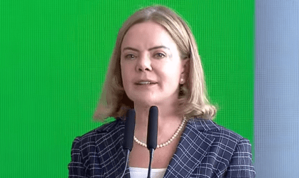 Não cabe ao governo ter medo ou receio sobre caso Master, diz Gleisi à CNN