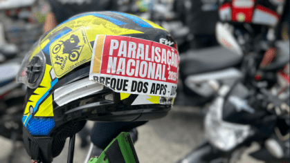 Entregadores exigem um pagamento mínimo de R$ 10 por entrega e R$ 2,50 por quilômetro rodado