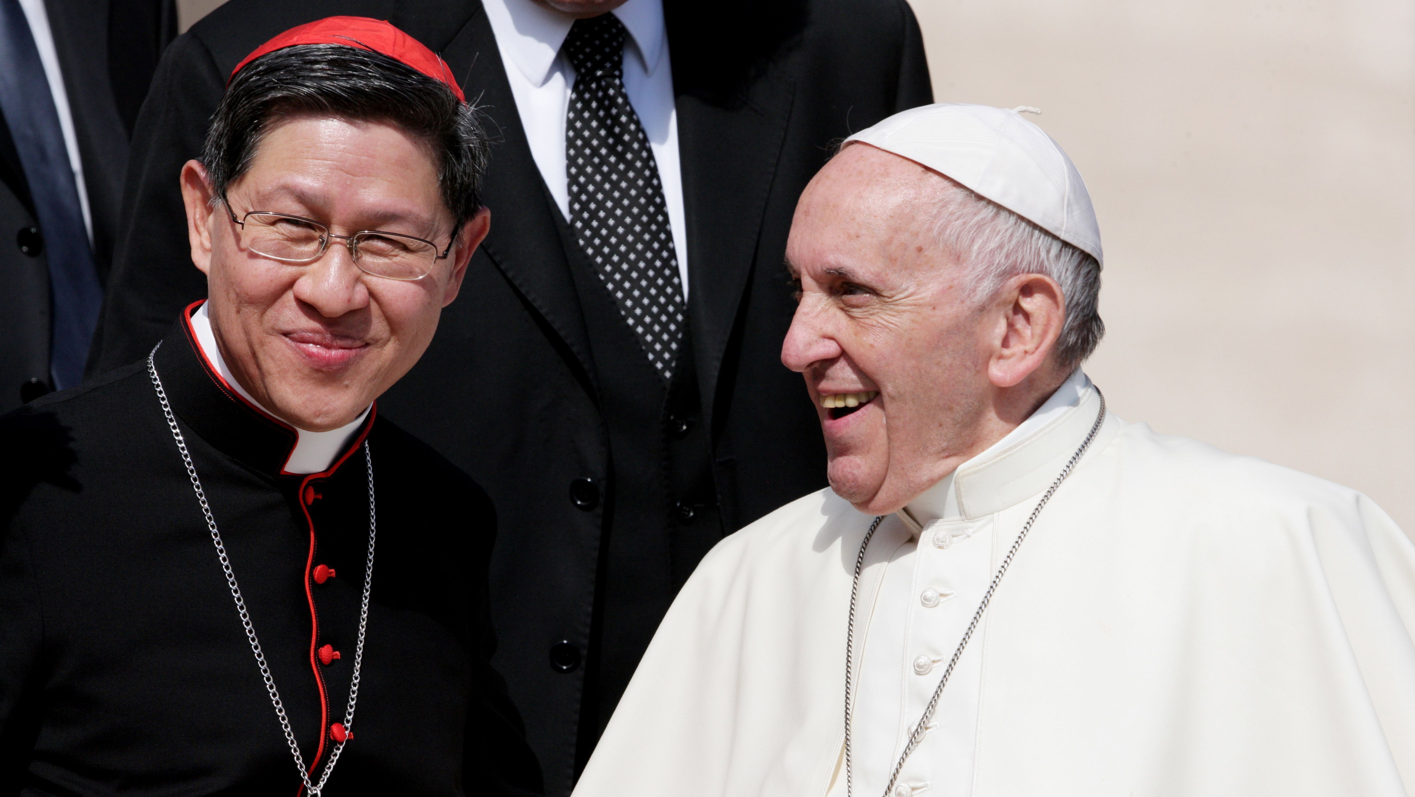 Papa Francisco com o cardeal filipino Luis Antonio Tagle na Cidade do Vaticano, em 27 de setembro de 2017