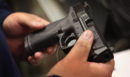 Em meio à violência, México quer processar fabricantes de armas americanos