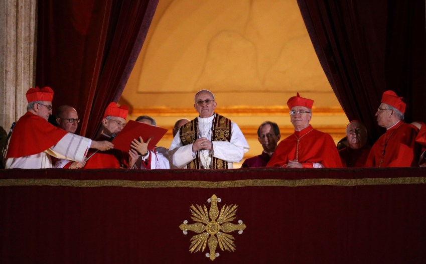 Papa Francisco após Conclave em 2013. • Getty Images