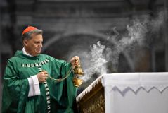 O cardeal maltês Mario Grech celebra a Santa Missa na conclusão da 16ª Assembleia Geral Ordinária do Sínodo dos Bispos na Basílica de São Pedro em 29 de outubro de 2023 na Cidade do Vaticano, Vaticano.
