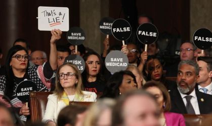 “Mentira”, “Isso não é normal”: democratas protestam durante fala de Trump