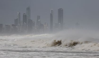 Raro ciclone na Austrália já deixa mais de 80 mil sem luz enquanto avança