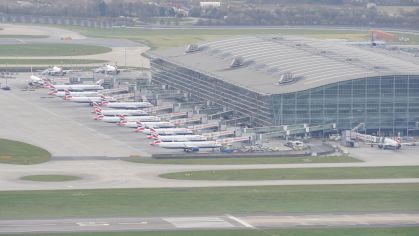 Aviões parados no aeroporto de Heathrow, em Londres