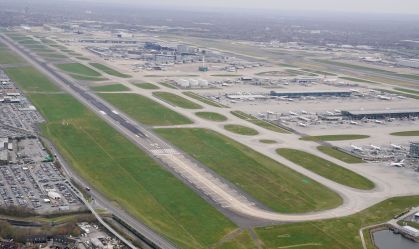 Aeroporto de Heathrow, em Londres, ficou fechado após um incêndio nas proximidades do terminal aéreo