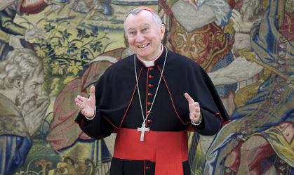 O secretário de Estado do Vaticano, cardeal Pietro Parolin, aguarda encontro com o Rei Felipe VI da Espanha no Palácio da Zarzuela em 14 de outubro de 2016 em Madri, Espanha.