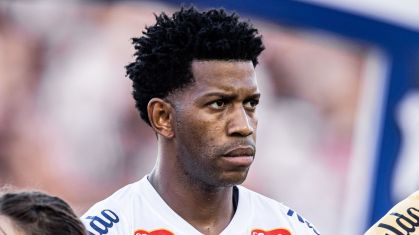 Gil sai da partida entre Corinthians e Santos na bronca com a arbitragem