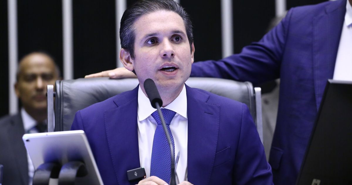 Hugo quer retomar debate sobre reforma política após janela partidária