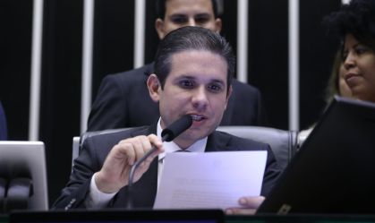 Além da isenção do IR, Hugo cria outras quatro comissões especiais