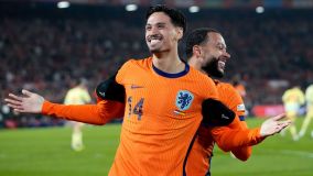 Com Memphis em campo, Holanda empata com a Espanha pela Nations League