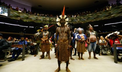 Indígenas enviam pedidos e evitam comentar convite a Lula para acampamento