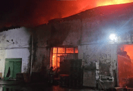 Incêndio atinge galpão de materiais para construção no Centro do Rio