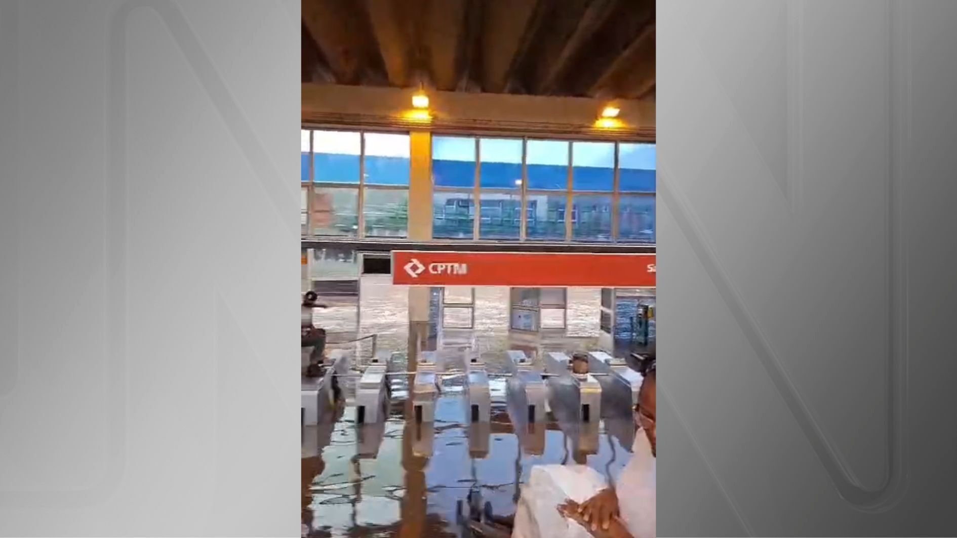 Alagamento na estação Santo André da CPTM