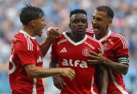 Inter vence Grêmio e fica perto de encerrar jejum no Gauchão