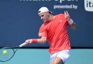 Promessa de 19 anos surpreende, vence Djokovic e é campeão do Miami Open