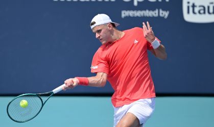 Promessa de 19 anos surpreende, vence Djokovic e é campeão do Miami Open