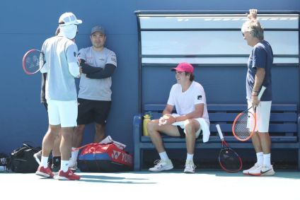 João Fonseca durante preparação para partida contra Learner Tien, no Miami Open