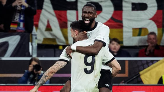 Jogadores da Alemanha comemoram gol sobre a Itália