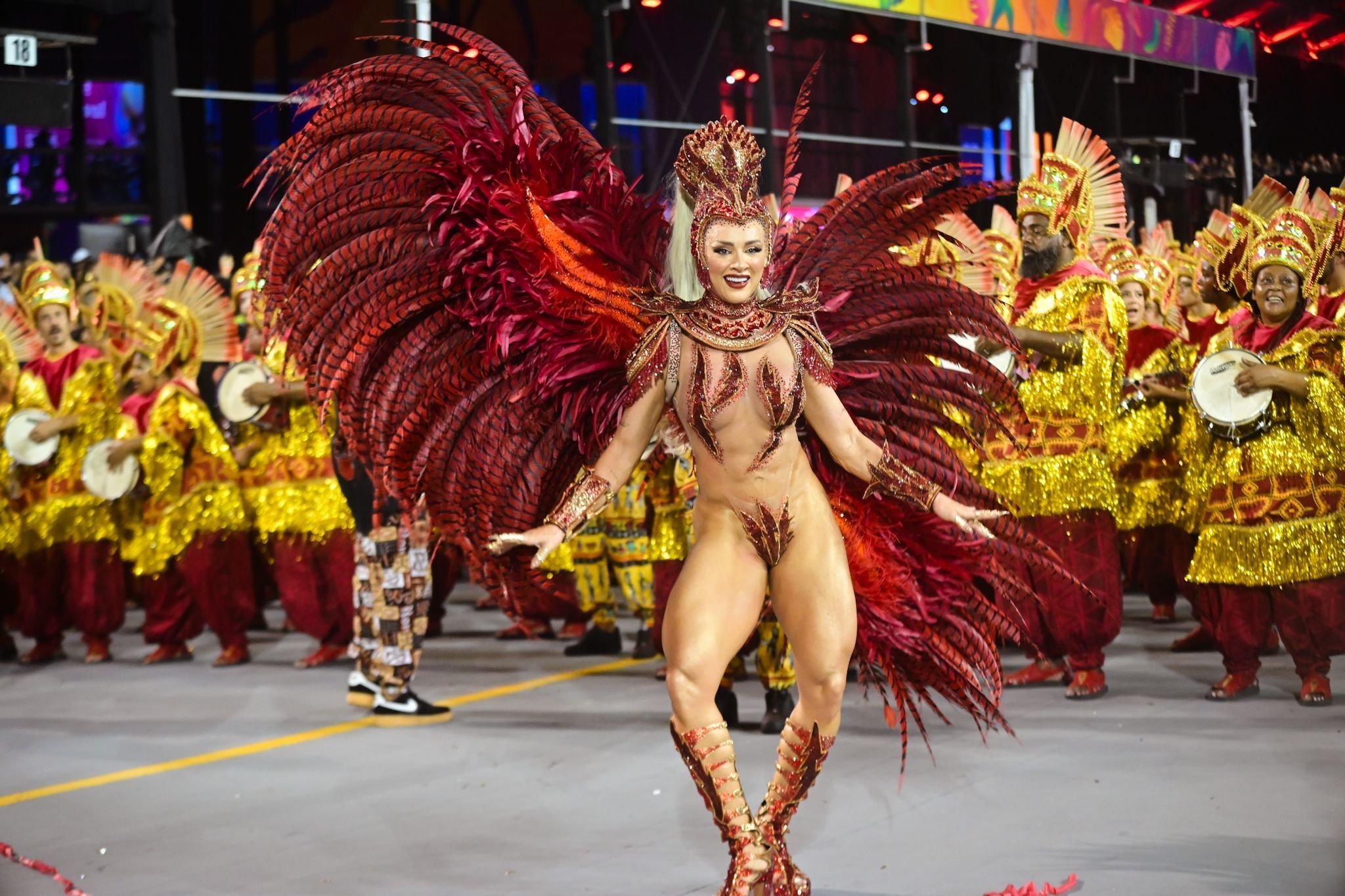 Juju Salimeni no desfile da Barroca Zona Sul • Leo Franco e Natália Rampinelli/ AgNews