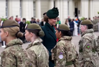 Kate Middleton comparece a desfile do Dia de São Patrício em Londres