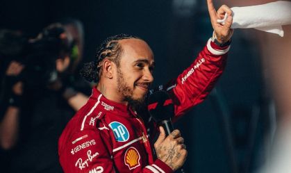 Hamilton bate recorde e anota primeira pole