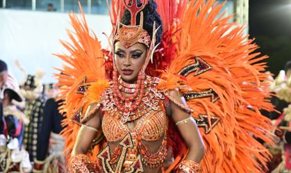 Vai-Vai encerra desfiles do Grupo Especial de SP com homenagem a Zé Celso