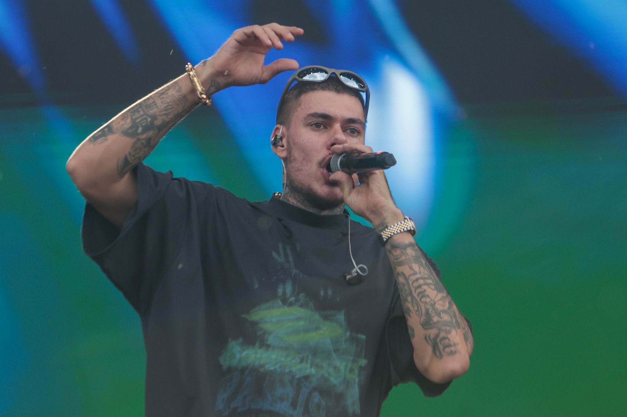 Mc Kako durante sua apresentação no Lollapalooza Brasil 2025