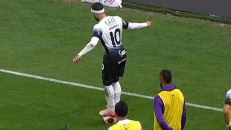 Memphis causa confusão em clássico • Reprodução