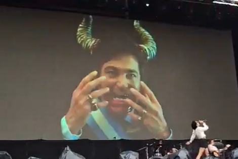 Milei é projetado com chifres durante show na Argentina
