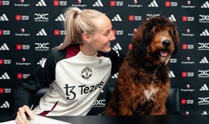 Millie Turner renova contrato com o Manchester United
