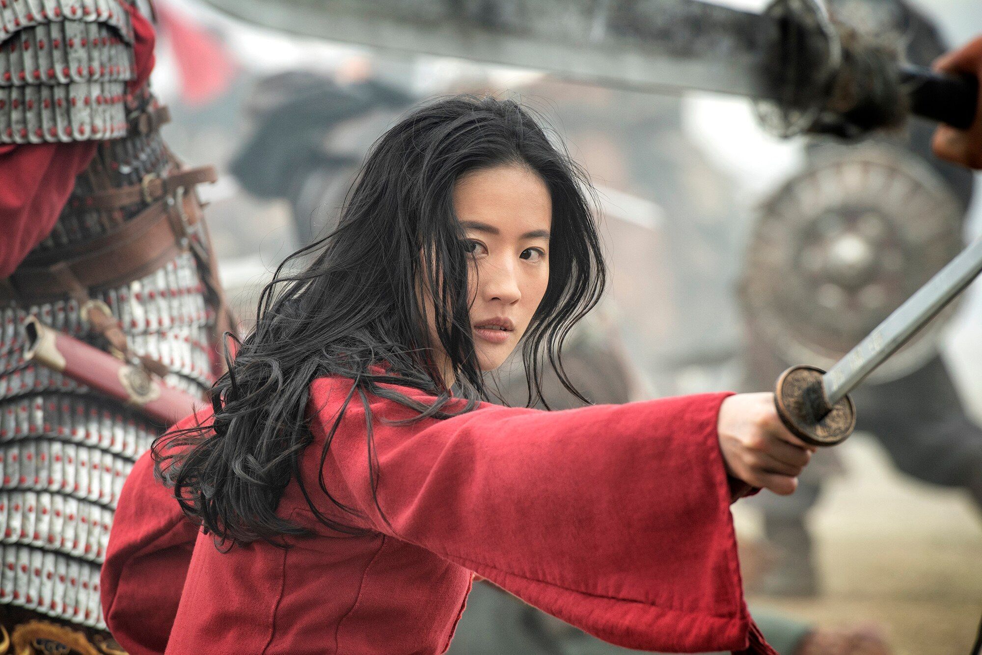 Em "Mulan", jovem se disfarça de homem para lutar no lugar do pai no Exército da China • Divulgação