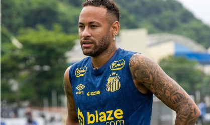 Neymar treina com Santos