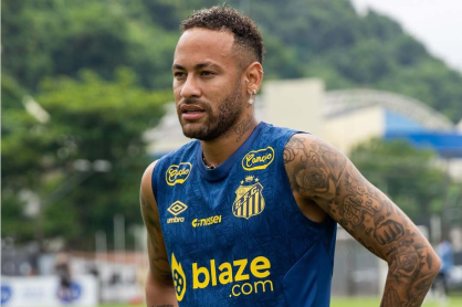 Neymar treina com Santos