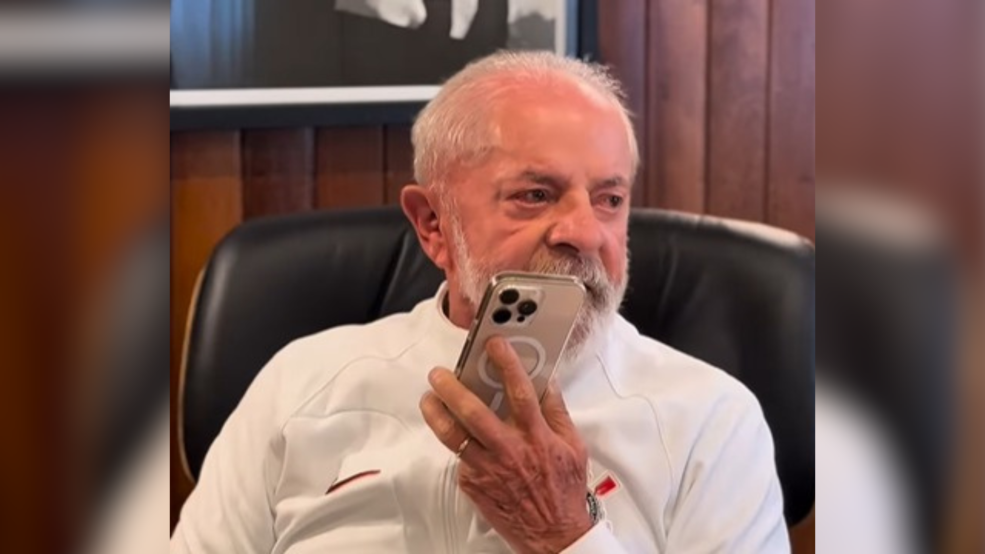 O presidente da República, Luiz Inácio Lula da Silva (PT) em ligação com Walter Salles
